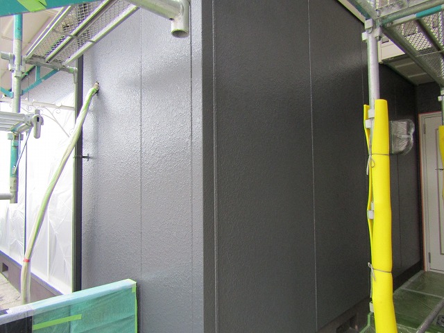 塗り替え、白系からグレーに