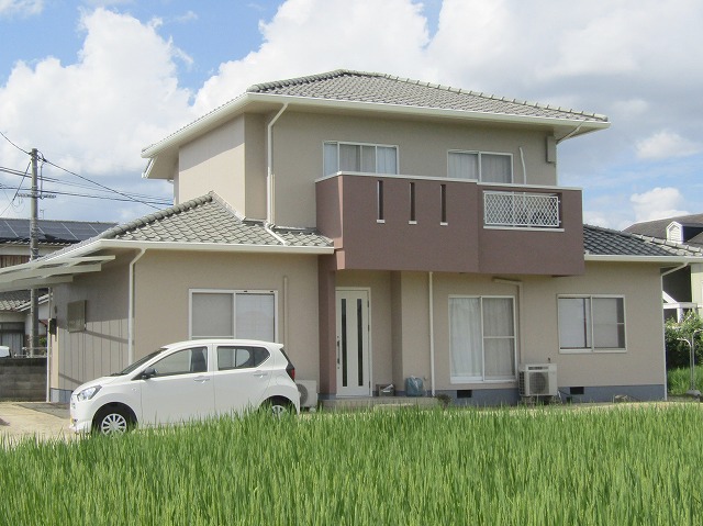 バルコニーをピンク系でアクセントに