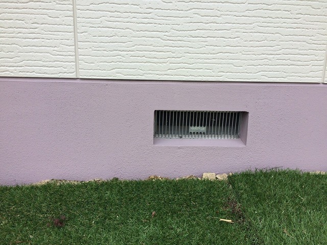 基礎をピンクに塗装