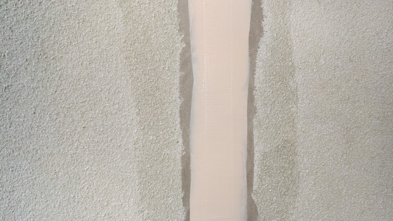 目地に寒冷紗を貼った