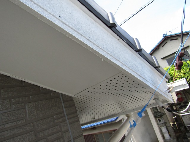 ケレンした破風