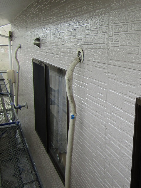 エアコンの化粧カバーは外して塗装