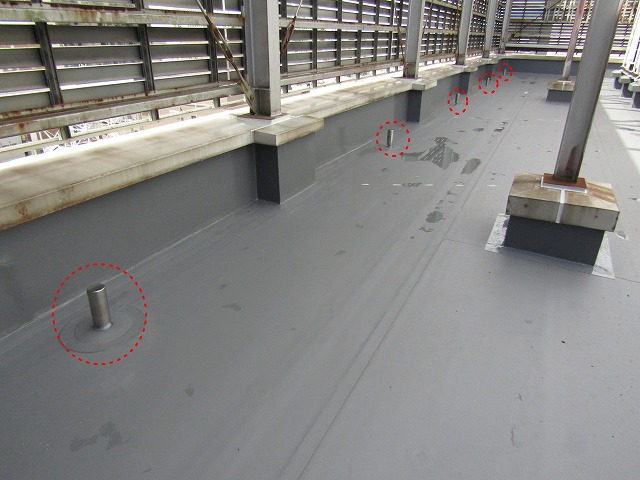 大きい現場にはたくさんの脱気筒