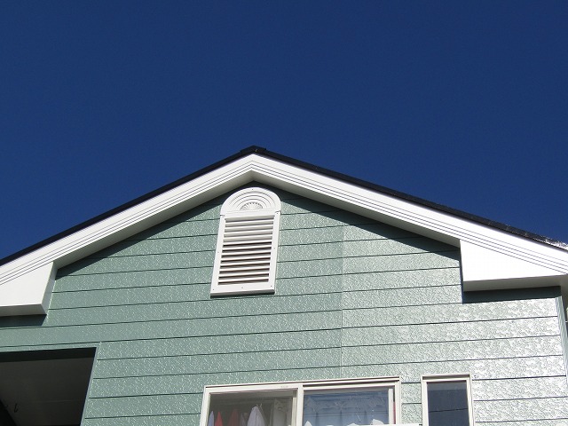 破風も美しく塗り替えました