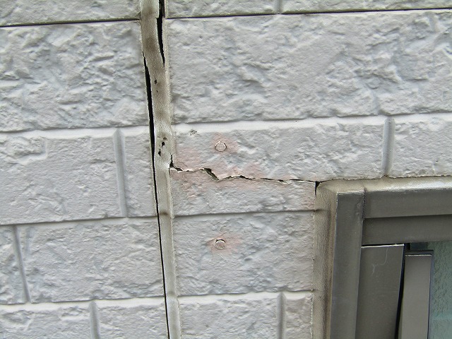 外壁のひび割れ