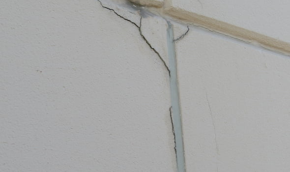 外壁のヒビ割れ