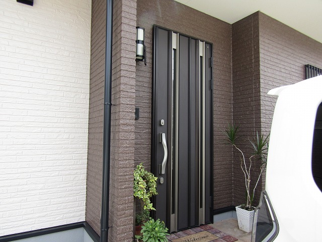 玄関回り吹き付け塗装