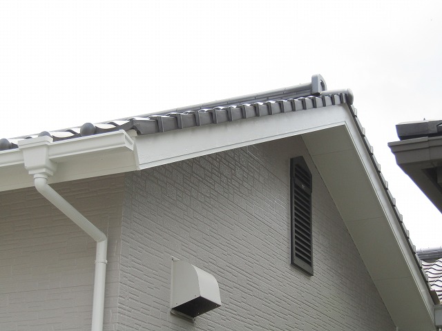 木部の破風も美しく塗装