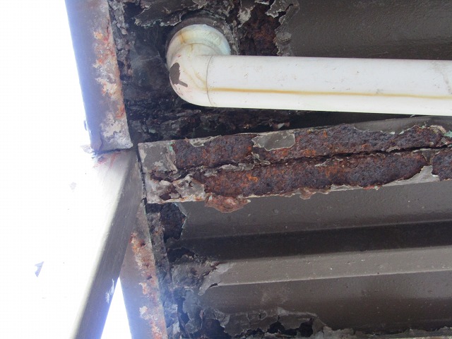 共有廊下裏の鉄部腐食