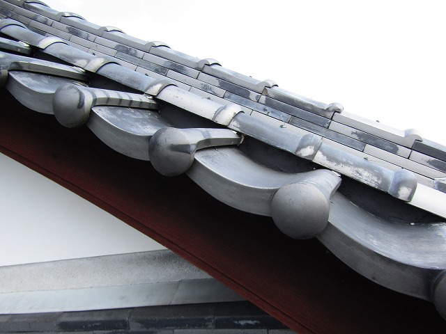 屋根の漆喰埋め戻し完成