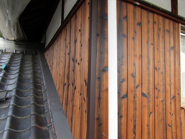 焼き板貼り替え