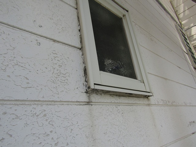 切れたコーキング