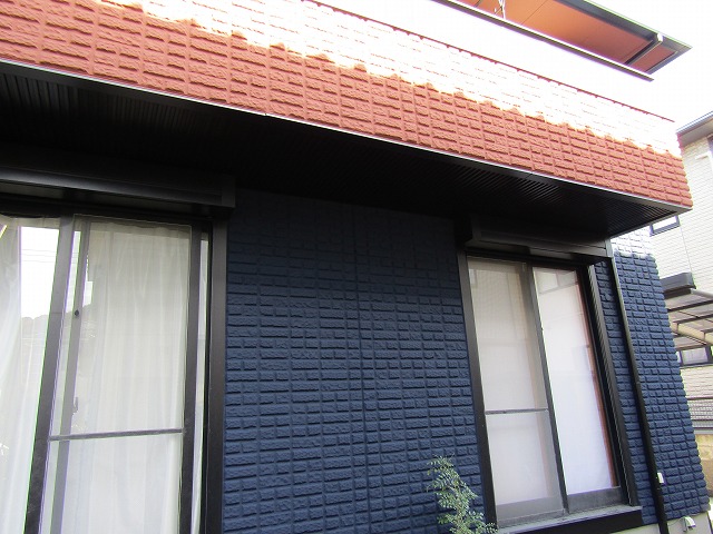 バルコニーはレンガ（赤茶）