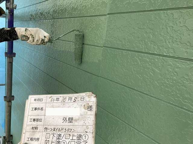 外壁の上塗り