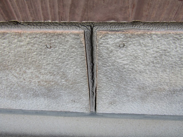 切れたコーキング