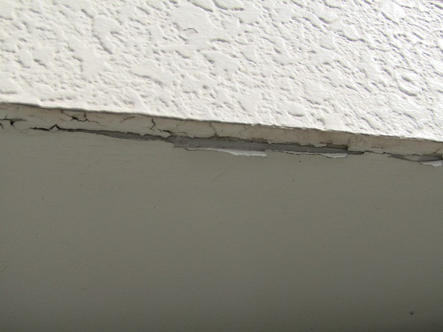 外壁塗膜のめくれ