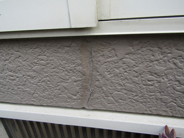 外壁のひび割れ