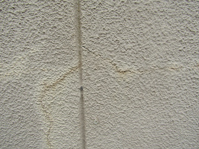 外壁のひび割れ