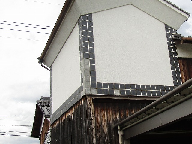 タイルが剥落している