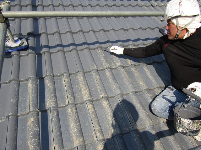 屋根の上塗り