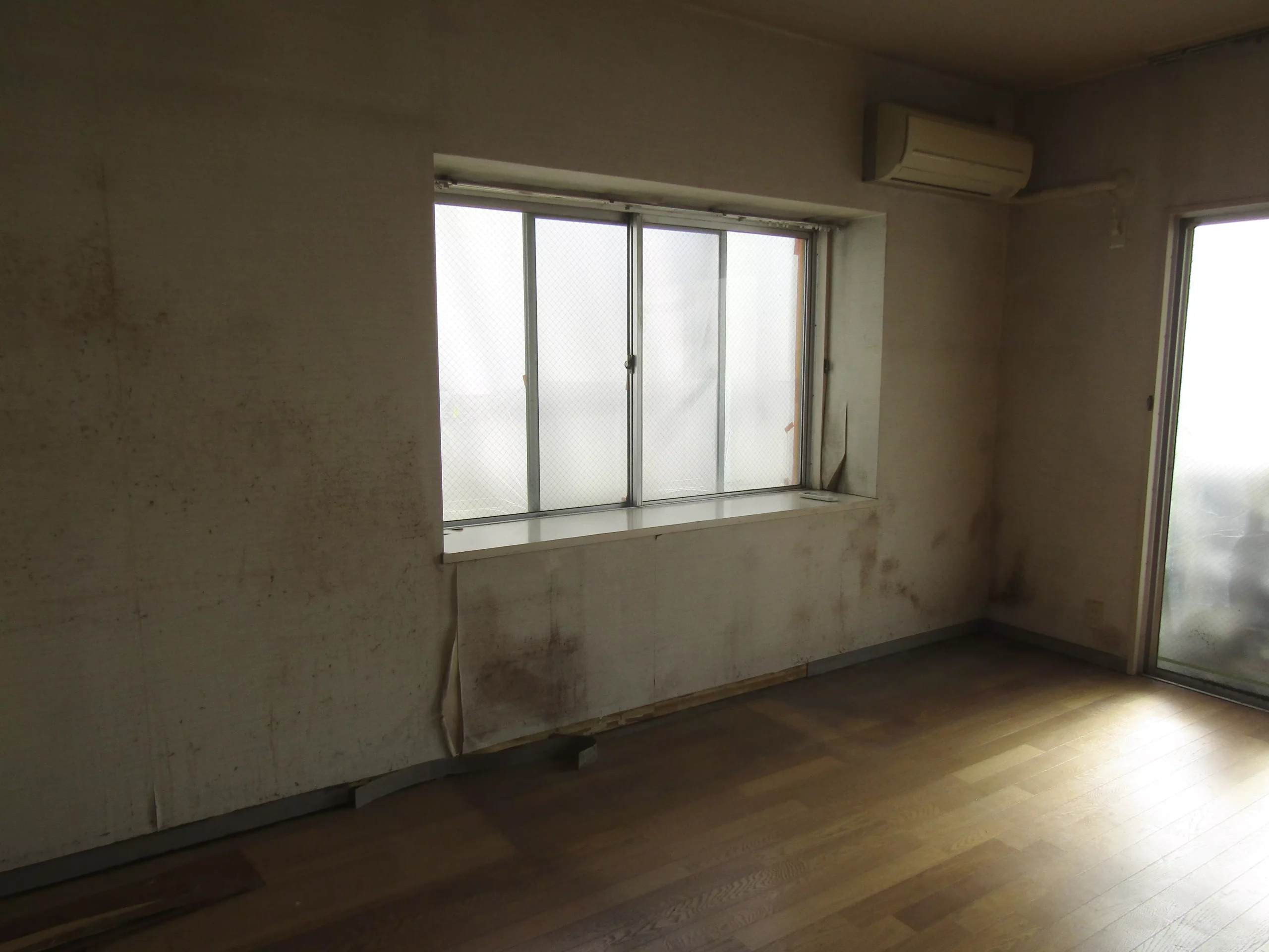 雨漏りを起こしている