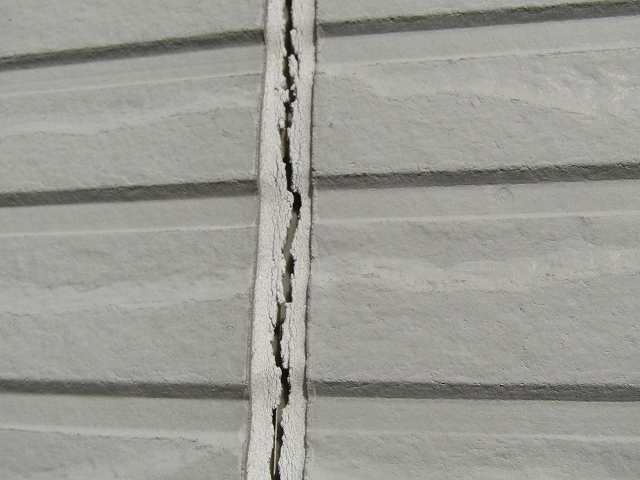 切れたコーキング