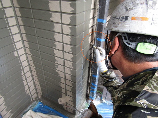 小さなスポンジでダブルトーン塗装