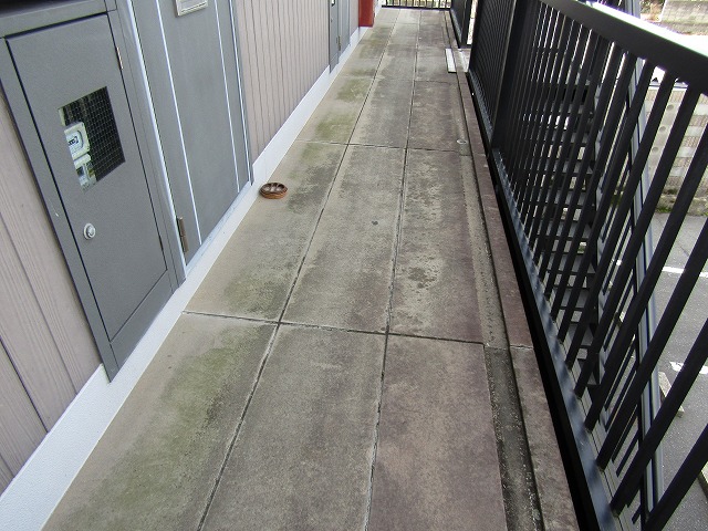 共有廊下の施工前