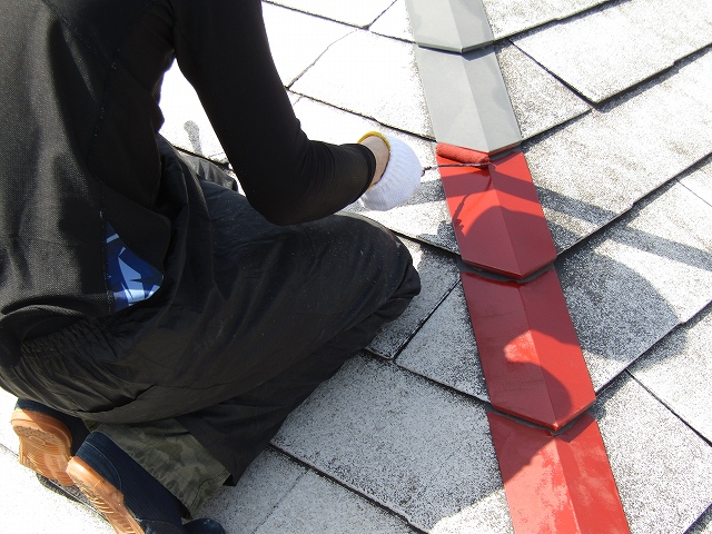 屋根の板金部サビ止めを塗装