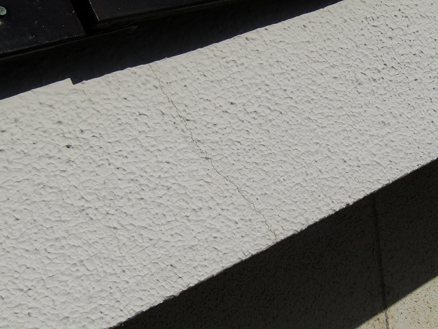 外壁のひび割れ