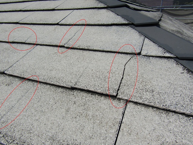スレート屋根材のひび割れ