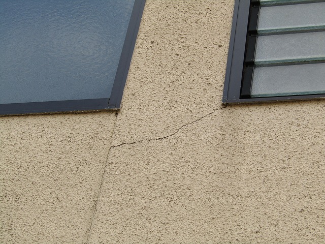 外壁のひび割れ