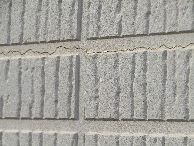 外壁のひび割れ