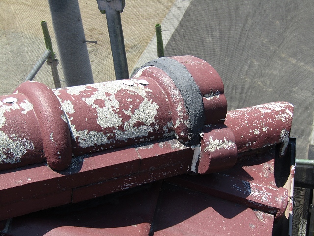 瓦の一部解体と修繕