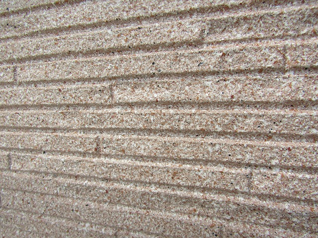 天然石のような外壁に