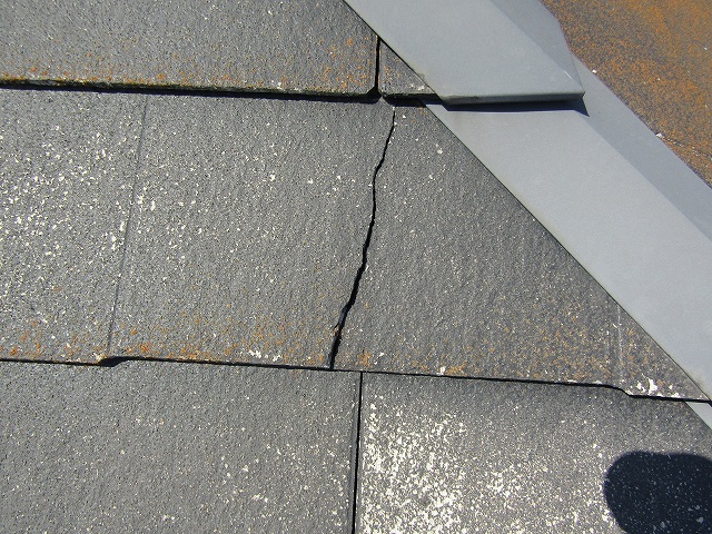 屋根材の割れ