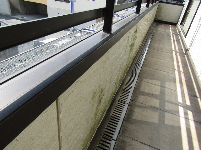バルコニー笠木からの雨漏り