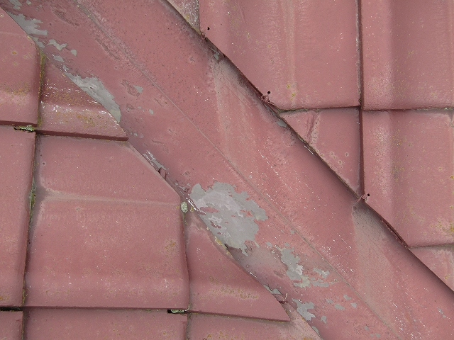 屋根の塗膜のはがれ