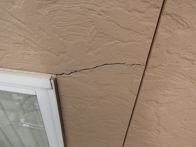 外壁サイディングのひび割れ
