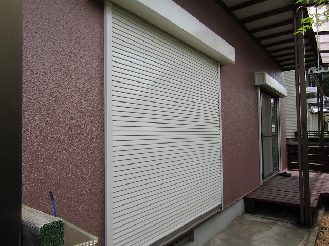 シャッターの塗装完成