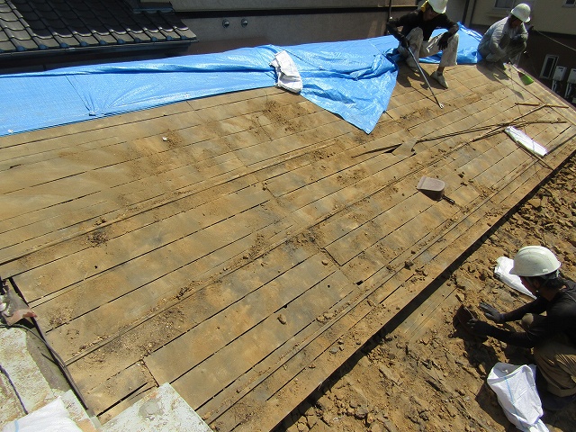 瓦の葺き替え　土埃