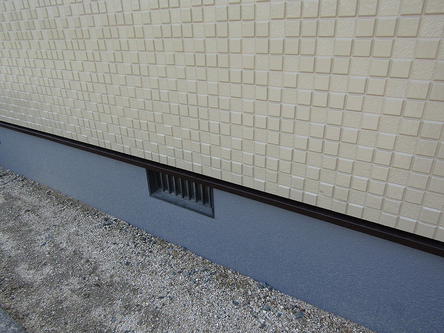 基礎は汚れにくい塗料で