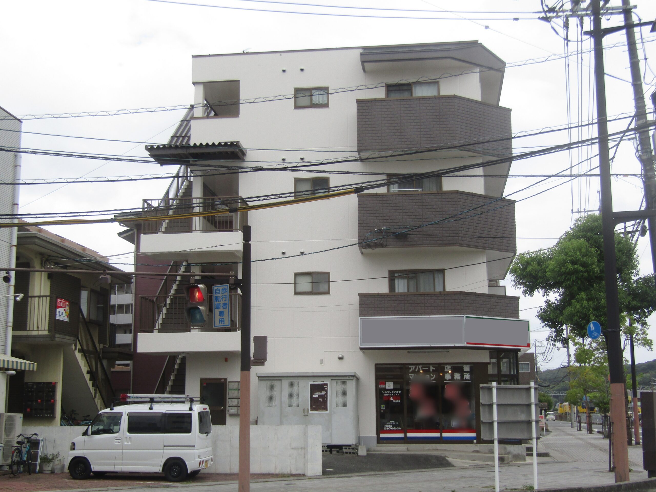 アパート防水塗装工事の完成　全景