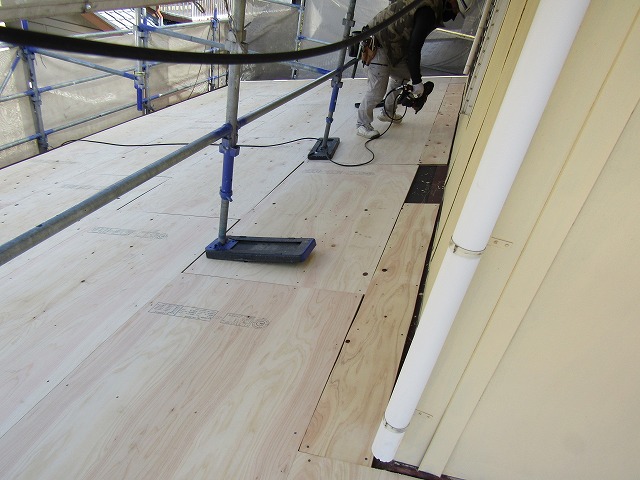 屋根板の取り付け