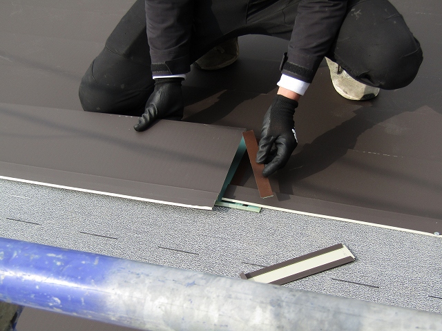 ガルバリウム鋼板を設置