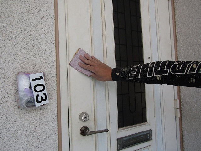 ドアの塗装　下地処理