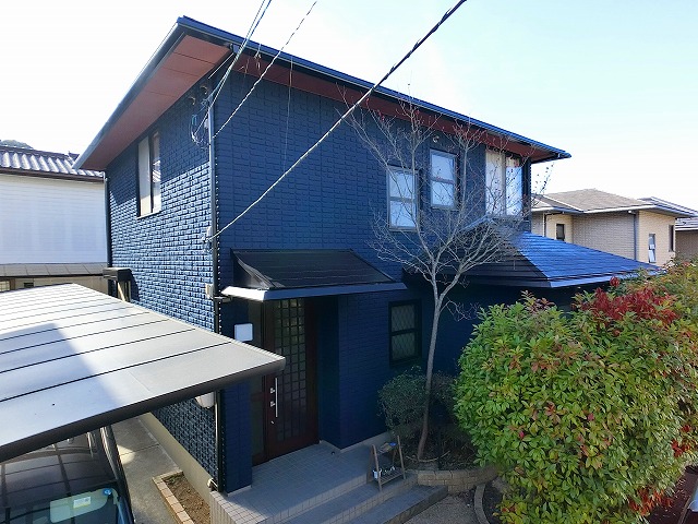 ネイビーの外壁