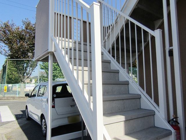 アパート　階段の塗装完成