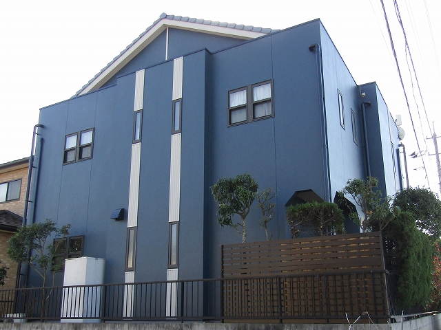 ネイビーの外壁