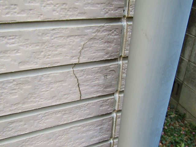 外壁のひび割れ
